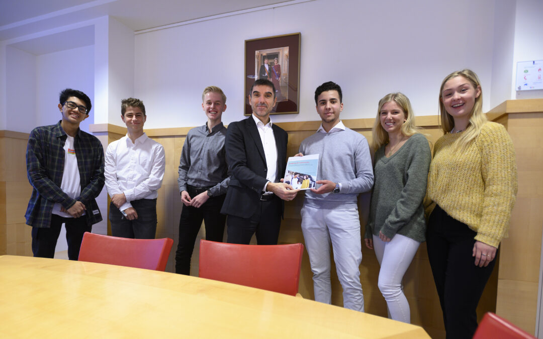 Jongeren & vaccinaties: Jongerenambassadeurs presenteren advies aan staatssecretaris Blokhuis!